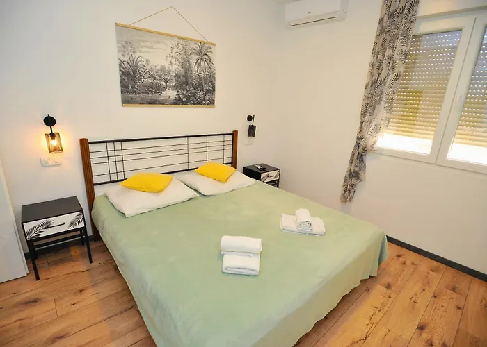 Emily Ap * ספליט